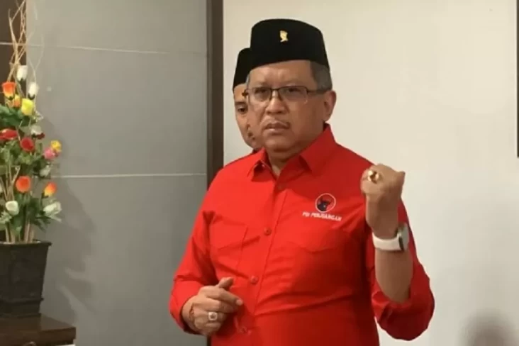 KOLOM NASIONAL EDISI 157 Hasto Kristiyanto ditunjuk lagi menjadi Sekjen PDIP oleh Ketua Umum PDIP Megawati Soekarnoputri. Bahkan, Hasto langsung dikukuhkan sebagai Sekjen PDIP. Foto: Dok Sindonews