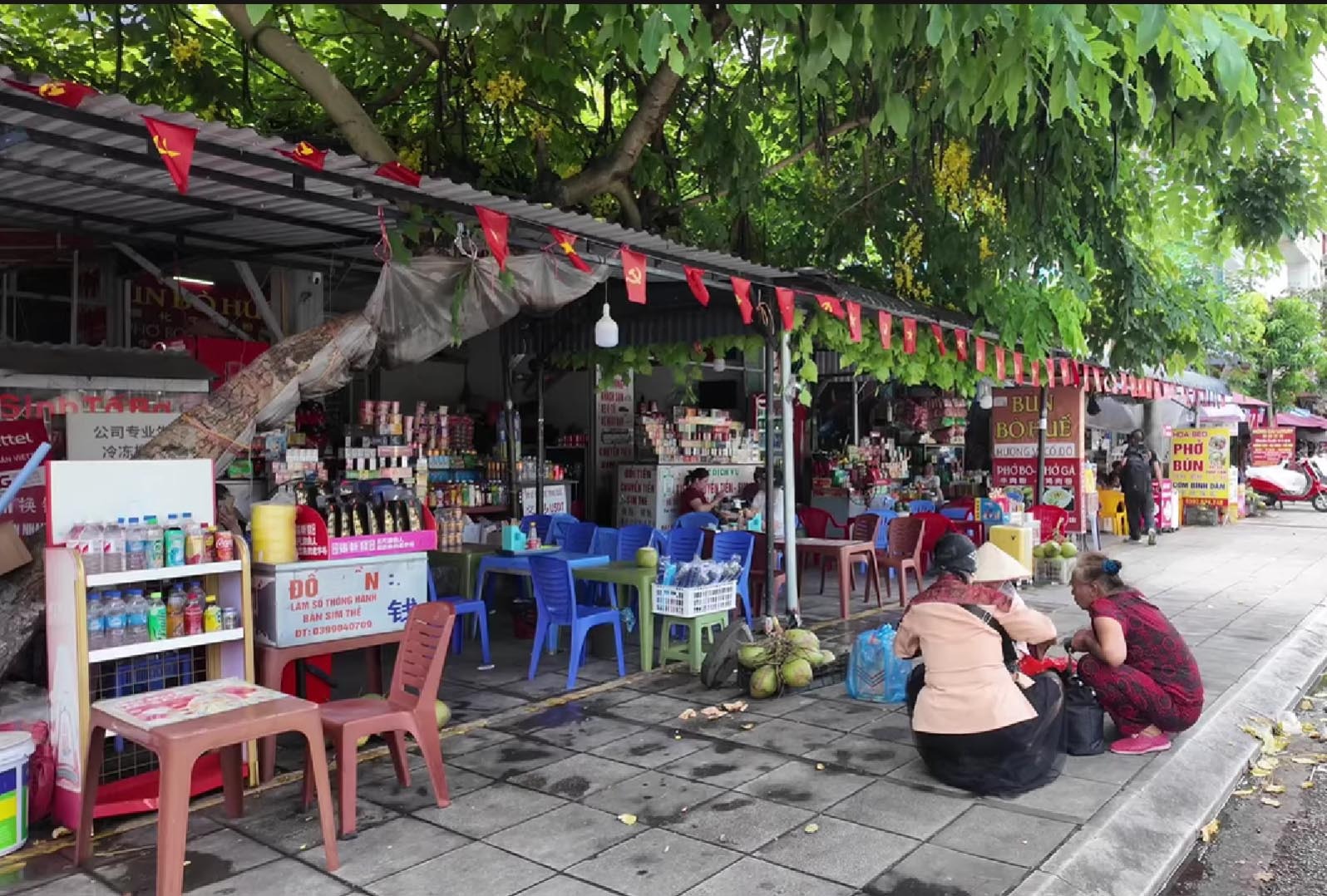 Mong Cai di perbatasan Vietnam–Tiongkok berkembang sebagai pusat perdagangan, logistik, dan pariwisata lintas negara. Dengan nilai ekspor-impor miliaran dolar, kota ini menjadi simpul ekonomi regional sekaligus menghadapi tantangan tata kelola dan ketergantungan lintas batas, Deal Photo/Red