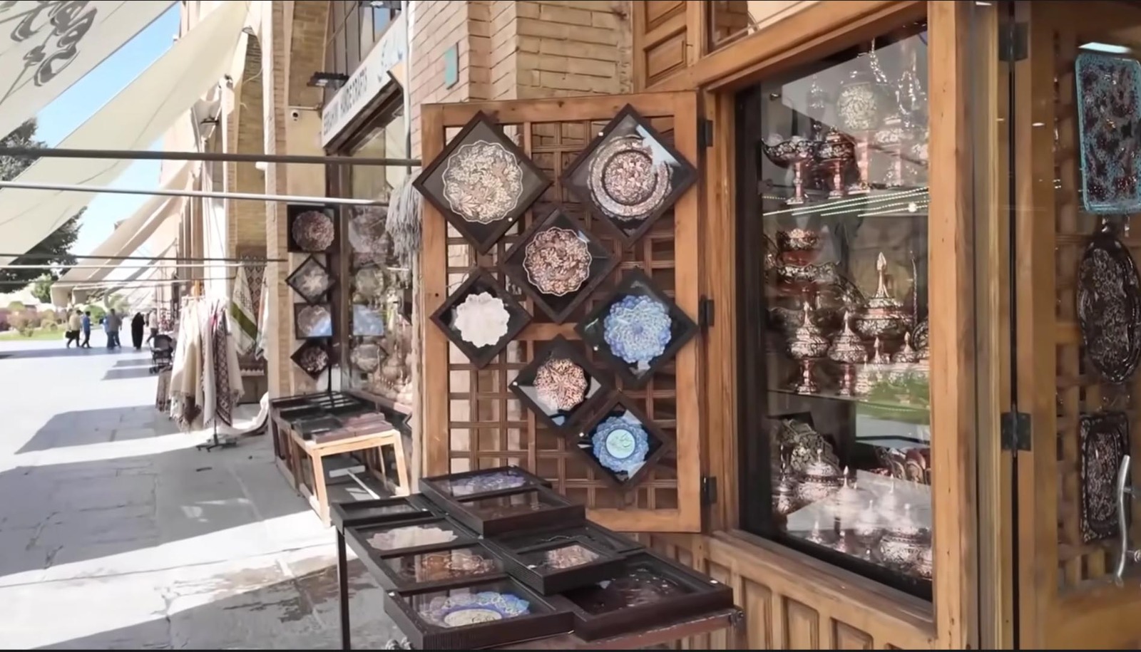 Keramik Persia sebagai Tulang Punggung Ekonomi Rakyat / Red. Deal Channel