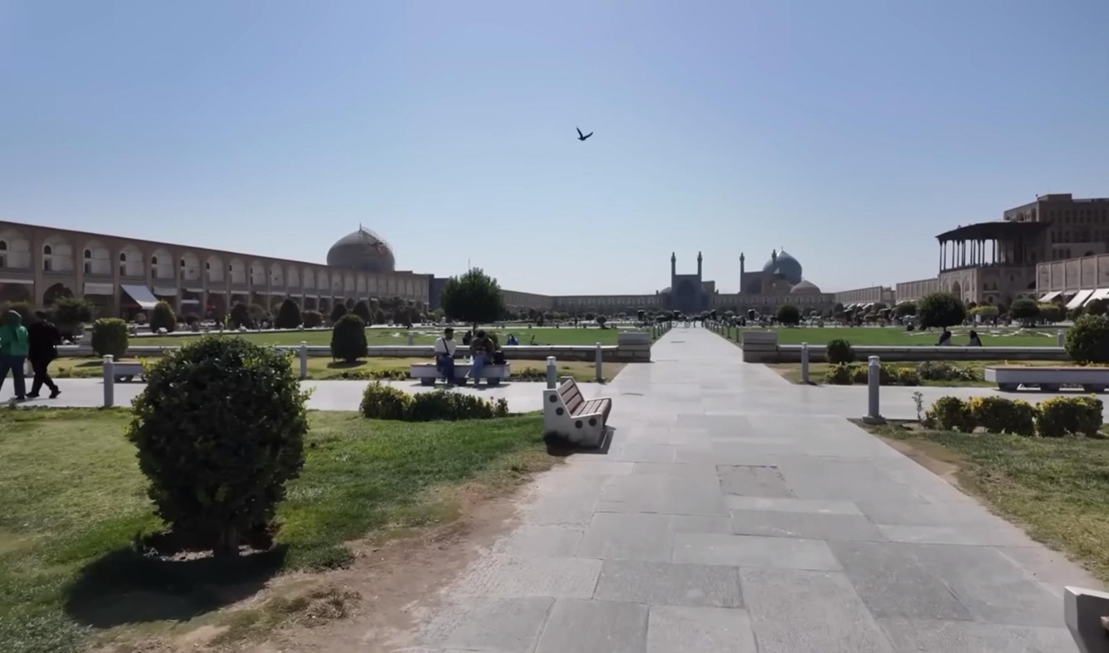 Potret Mendalam Alun-alun Legendaris Isfahan Naqsh-e Jahan / Red Deal Channel