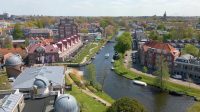 Penataan kanal perkotaan yang jernih dan asri di pusat kota Den Haag