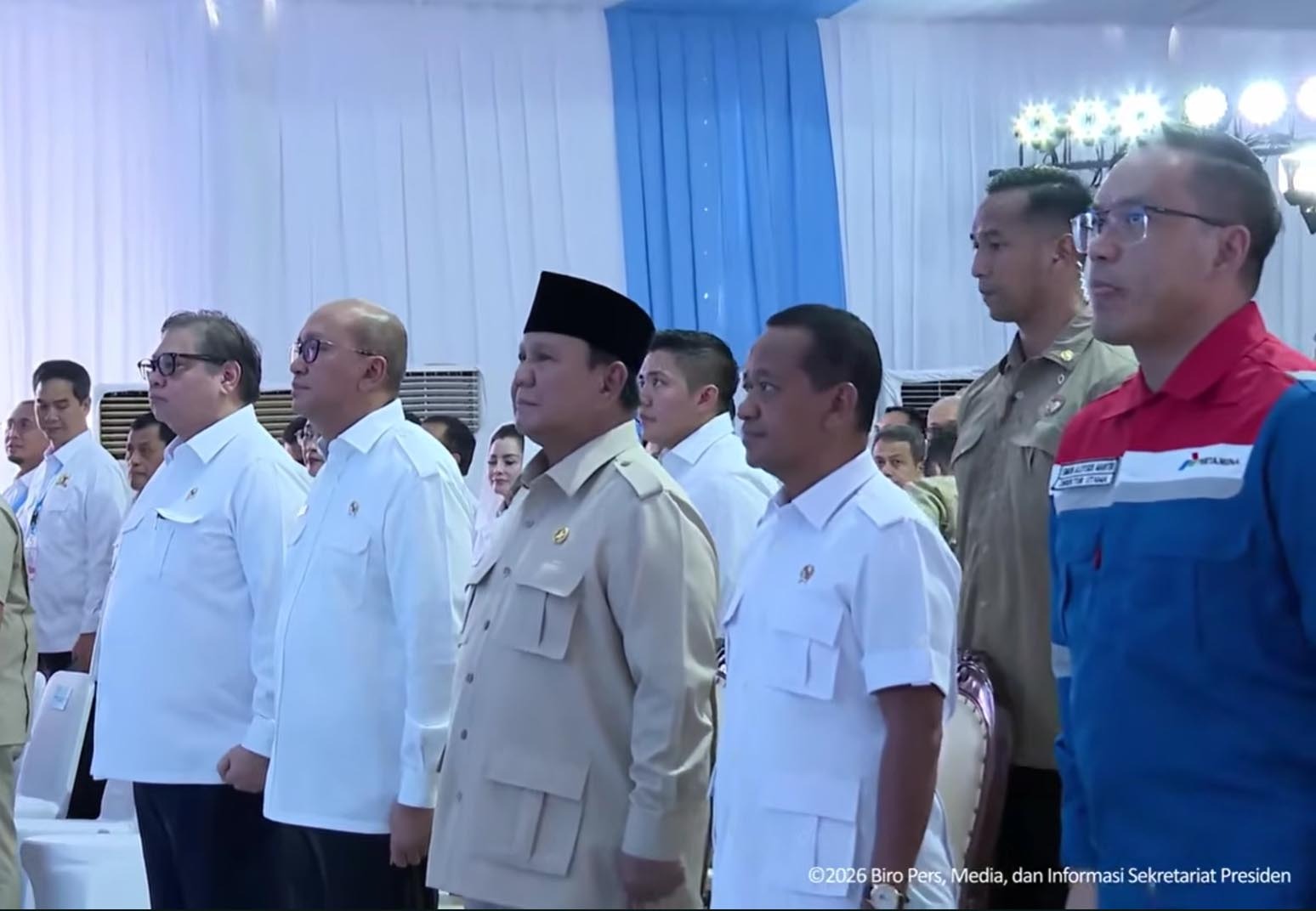 Presiden Prabowo dan pejabat negara dalam peresmian proyek hilirisasi industri