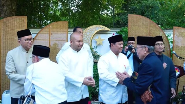 Suasana khidmat Shalat Idul Adha Presiden Prabowo di Paris bersama jamaah diaspora Indonesia di Wisma Nusantara