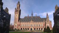 Eksterior gedung Peace Palace dengan menara ikonik di Belanda