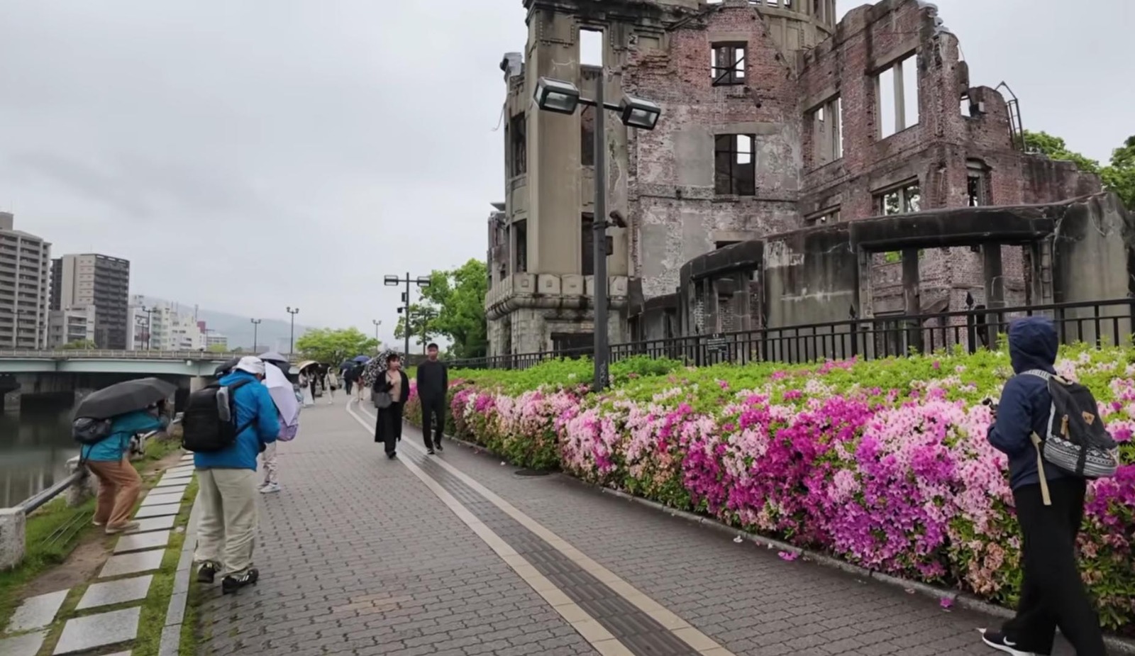 KOLOM PROFIL EDISI 197 Pemandangan tata kota modern, jalan raya, dan sistem transportasi di Kota Hiroshima hari ini.