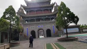 Bangunan Masjid Agung Najiahu dengan atap bertingkat khas istana tradisional Tiongkok era Dinasti Ming