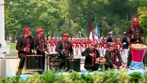 Upacara penyambutan kenegaraan resmi yang menonjolkan keunikan budaya dan diplomasi di istana merdeka