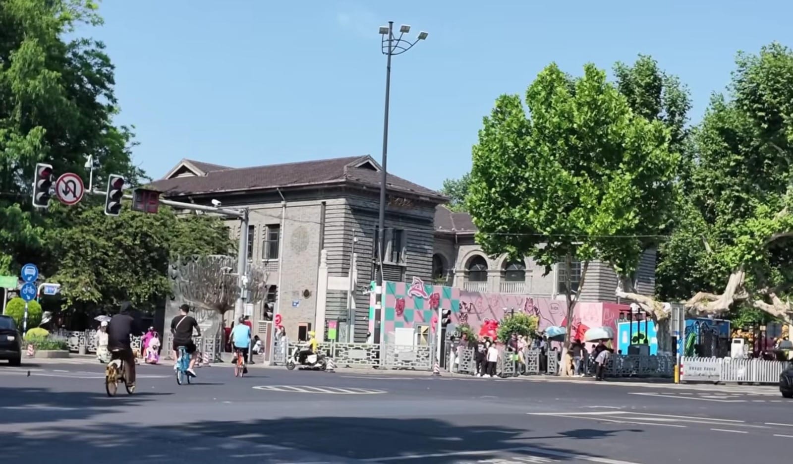 Pusat Kota Nanjing dengan perpaduan bangunan modern dan arsitektur klasik