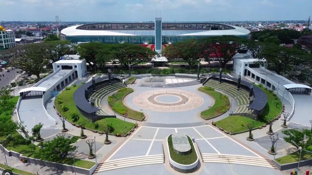 Jalur pedestrian bersih dan area taman hijau ramah anak sebagai ruang publik kota medan