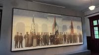 Foto hitam putih pemimpin Republik Tiongkok di dinding Istana Presiden Nanjing