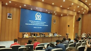 Sufmi Dasco Ahmad menelepon Nanik S Deyang dan Bahlil Lahadalia di hadapan mahasiswa demonstran.