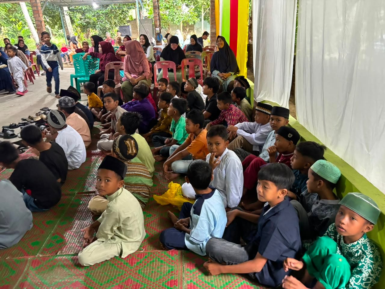 Dokumentasi kegiatan sunatan massal gratis di Bandar Huluan hasil kolaborasi KBG, Koin Dakwah, dan BKM Safinaatussalam.