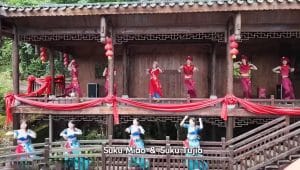 Pertunjukan tari tradisional etnis Tujia dan Miao sebagai bentuk diplomasi pariwisata budaya Enshi Tiongkok