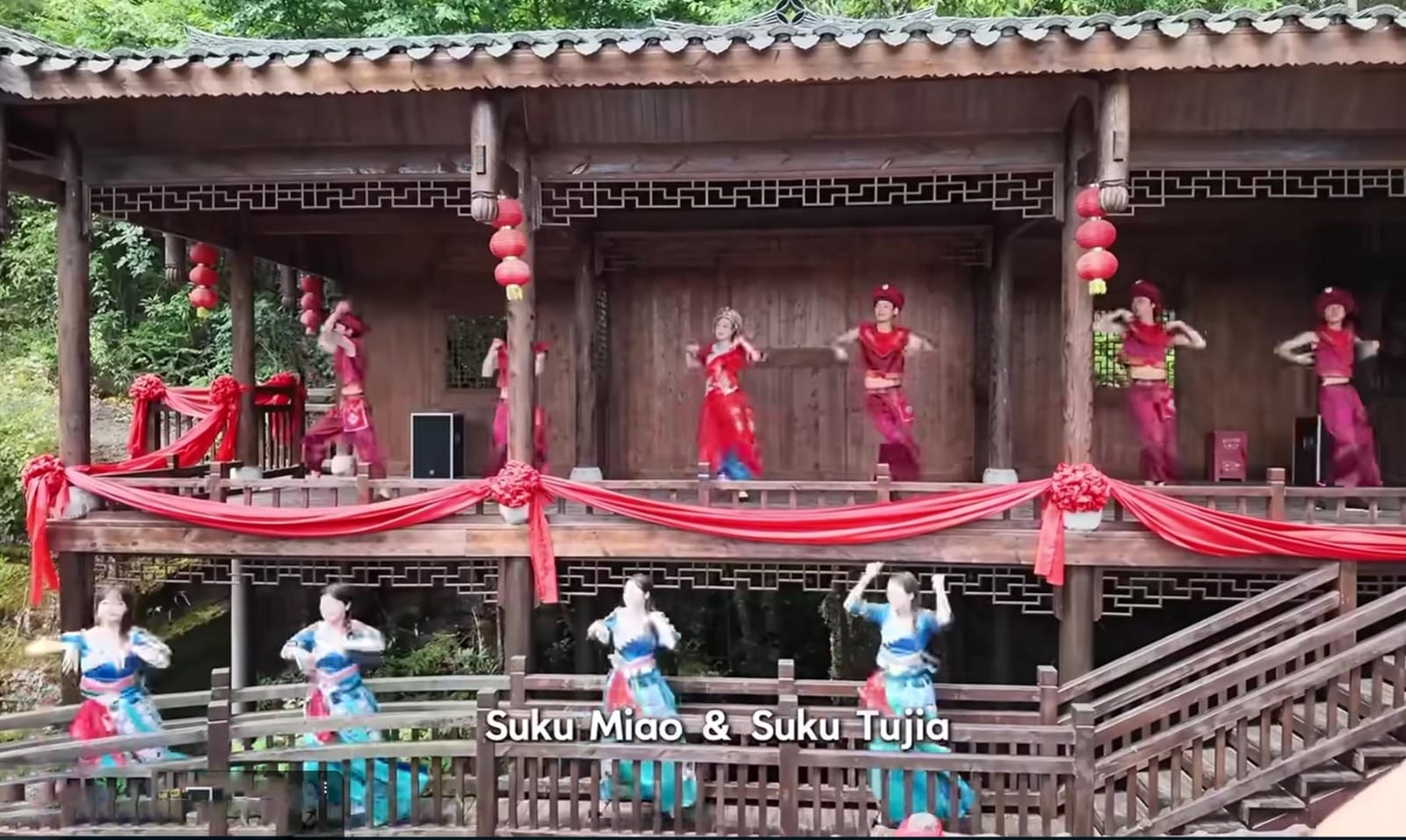 Pertunjukan tari tradisional etnis Tujia dan Miao sebagai bentuk diplomasi pariwisata budaya Enshi Tiongkok