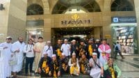 Ketangguhan jamaah umrah Indonesia yang tetap bersemangat beribadah meski menginap di hotel yang sederhana