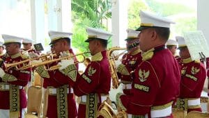 Pasukan Pengaman Presiden Paspampres berjaga dengan presisi di tengah upacara pelantikan kenegaraan.