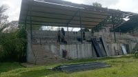 Gotong royong masyarakat Serbalawan saat memperbaiki tribun Lapangan Dobana secara swadaya