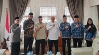 bupati-simalungun-terima-audiensi-pimpinan-bwi(3) Momen saat Bupati Simalungun terima audiensi pimpinan BWI untuk membahas penyelesaian sengketa tanah wakaf dan pelantikan pengurus periode 2026-2029.