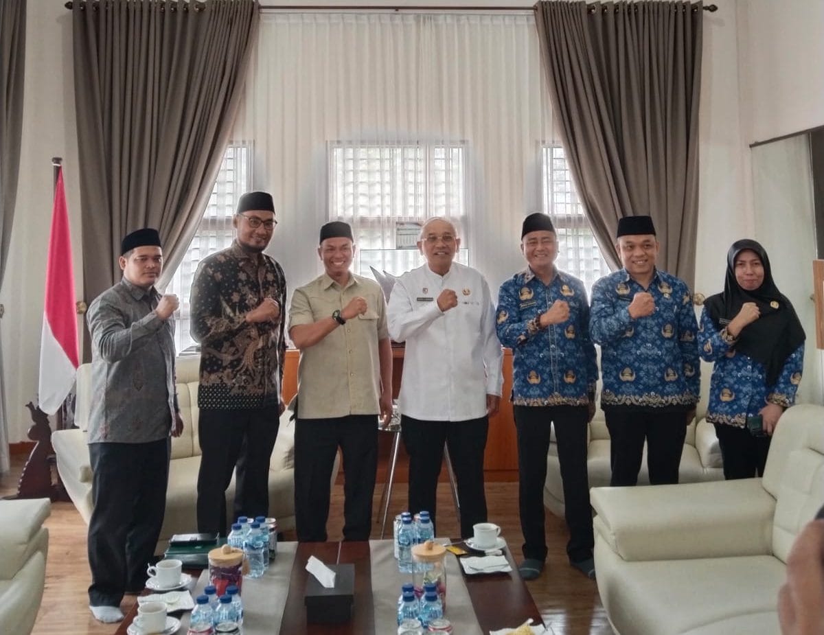 bupati-simalungun-terima-audiensi-pimpinan-bwi(3) Momen saat Bupati Simalungun terima audiensi pimpinan BWI untuk membahas penyelesaian sengketa tanah wakaf dan pelantikan pengurus periode 2026-2029.