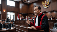Suasana persidangan Mahkamah Konstitusi di mana Hakim Saldi kritik maskapai yang memindahkan penumpang ke penerbangan lain secara sepihak saat terjadi delay.