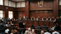 Sidang pleno Mahkamah Konstitusi saat MK tetapkan 3 indikator penetapan status bencana nasional dengan mengutamakan jumlah korban.