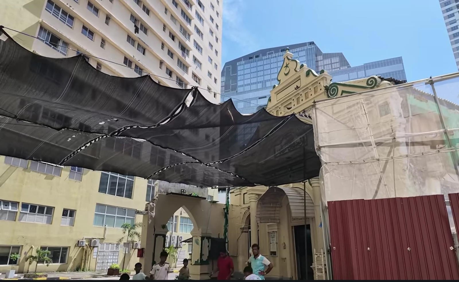 Bangunan Jami-Ul-Alfar Mosque yang berwarna merah putih di Colombo.