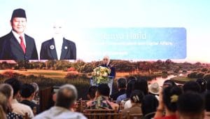 Menteri Meutya Hafid memaparkan visi Meaningful AI bagi masyarakat dalam forum transformasi digital nasional.