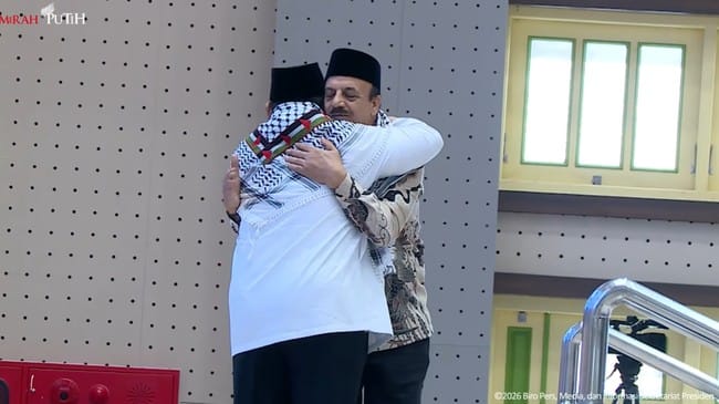 prabowo-gaungkan-free-palestine-dubes-terharu Duta Besar Palestina tampak terharu dan mengusap air mata ketika Prabowo gaungkan Free Palestine dalam sebuah forum diplomatik resmi kenegaraan.