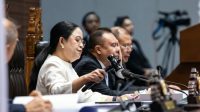 Puan Maharani mengetuk palu sidang pengesahan UU Satu Data Indonesia di DPR RI.