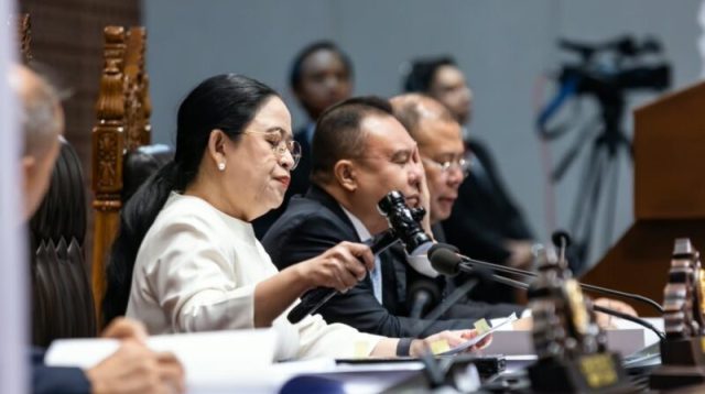 Puan Maharani mengetuk palu sidang pengesahan UU Satu Data Indonesia di DPR RI.