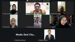 Tampilan layar pelatihan virtual paralegal melalui aplikasi pertemuan online Zoom.