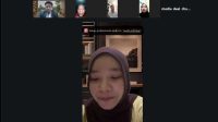 Tampilan layar konferensi video online yang menampilkan beberapa peserta dan pemateri pelatihan hukum.